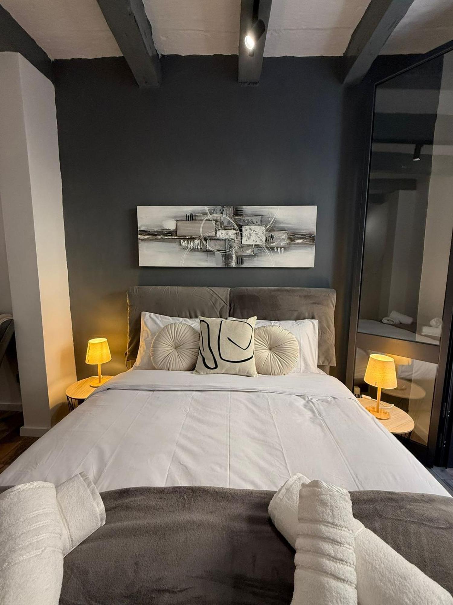 Iconic Apartment *